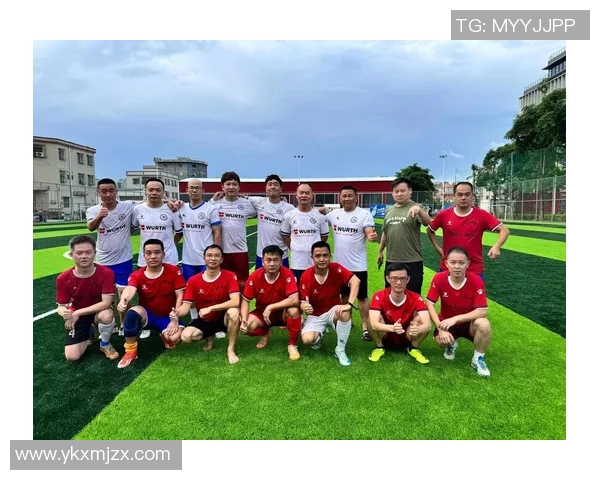万宁与足球明星惊人相似引发热议究竟是谁让人眼前一亮 万宁与足球明星惊人相似引发热议究竟是谁让人眼前一亮