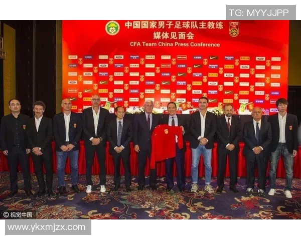 中国足球明星背后的富裕家庭生活揭秘与成长故事分享 中国足球明星背后的富裕家庭生活揭秘与成长故事分享